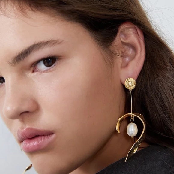 Pearl Drop Leaf Earrings - Picture 6 of 6